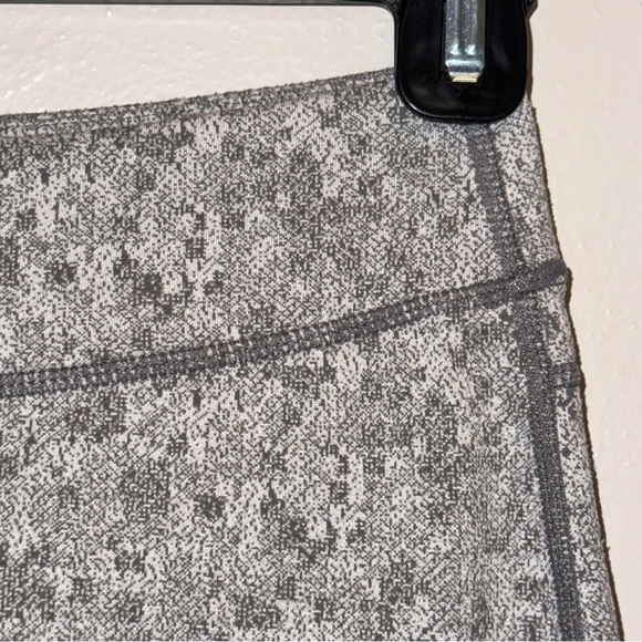 Gymshark and Victoria’s Secret Victoria Sport Total Knockout Leggings Size Small - Picture 4 of 15